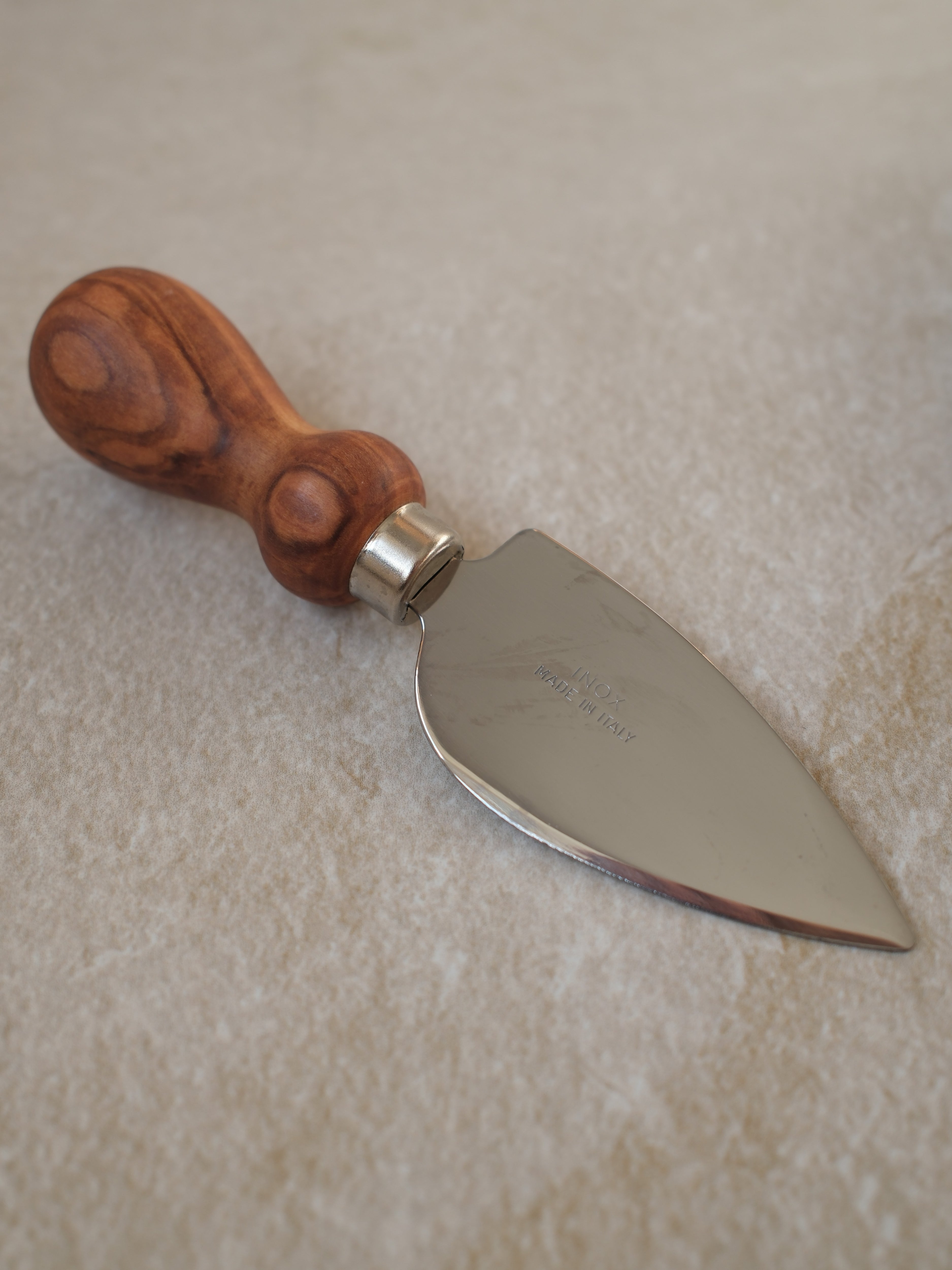 Coltello per parmigiano