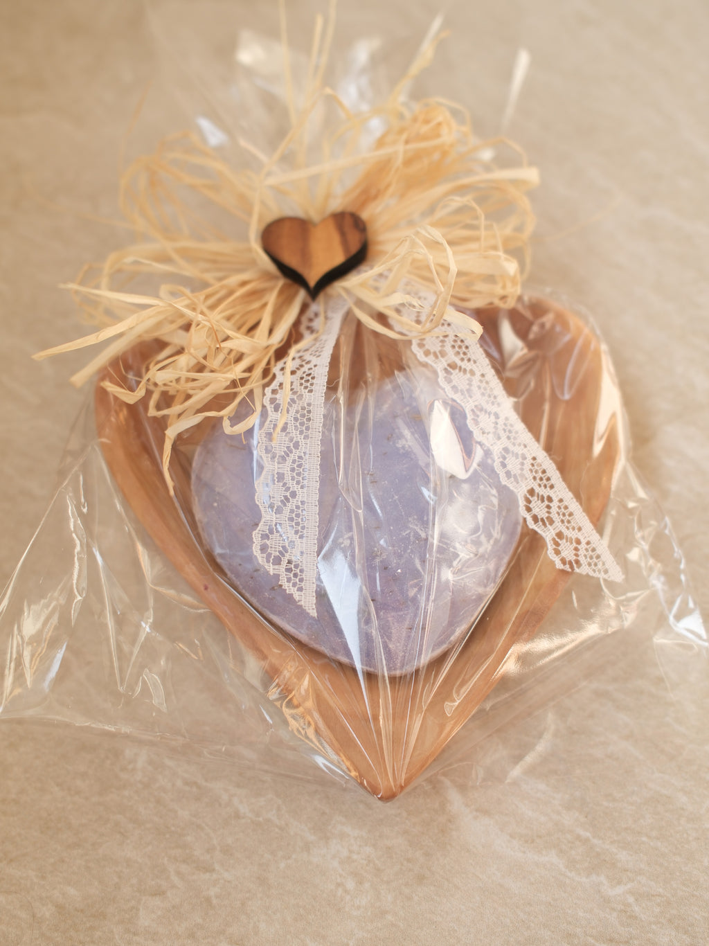 Ciotola a forma di cuore con sapone alla lavanda