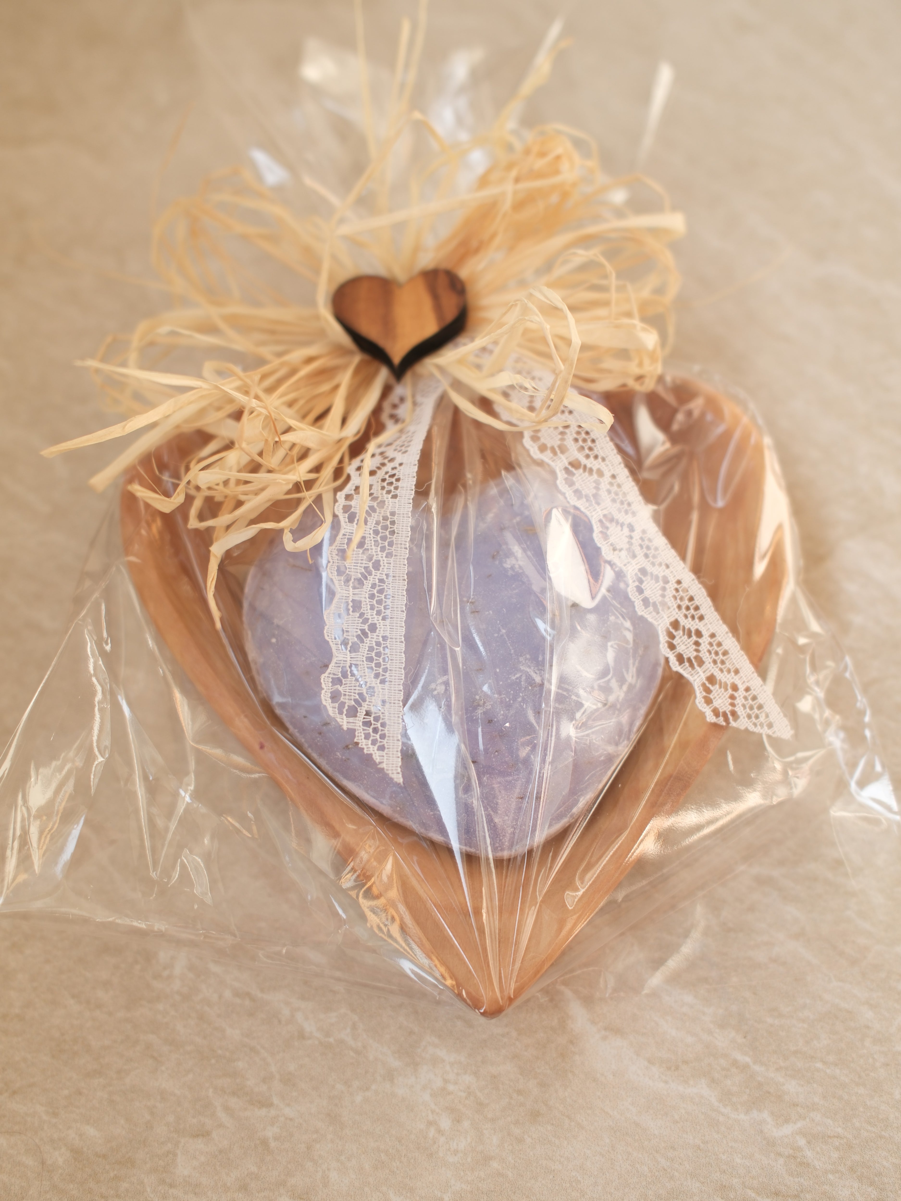 Ciotola a forma di cuore con sapone alla lavanda